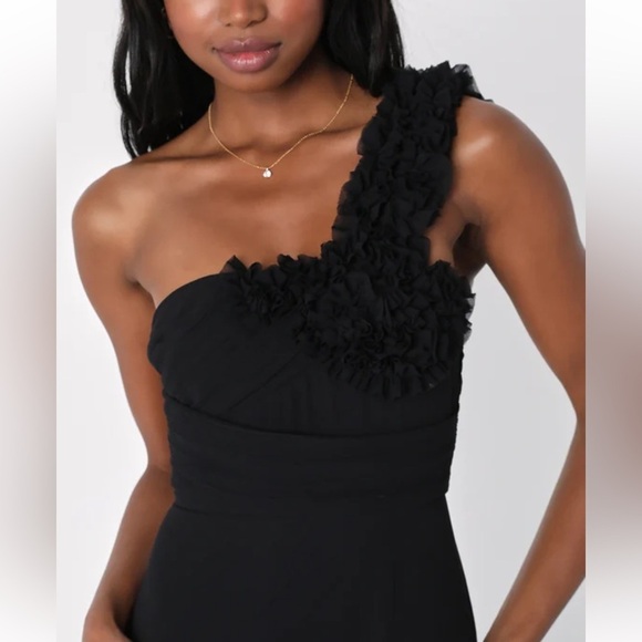 Lulu's Elegant Invite Black Ruffled One-Shoulder Maxi Dress NWT Size Medium - Picture 3 of 11